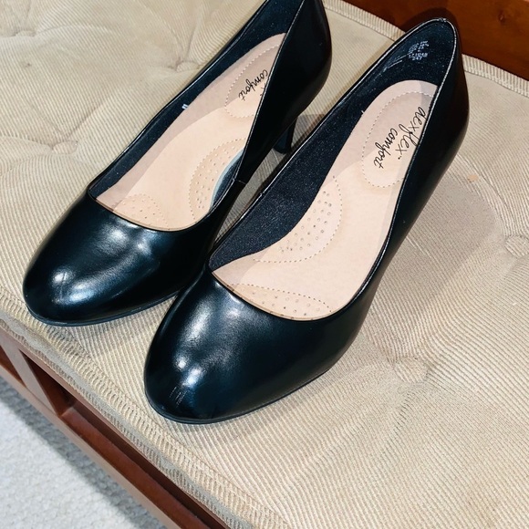 Dexflex Comfort Black Leather Pumps. - Picture 4 of 16